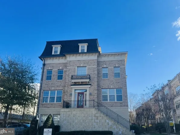 601 Sprintsail Way #64, Oxon Hill, MD 20745