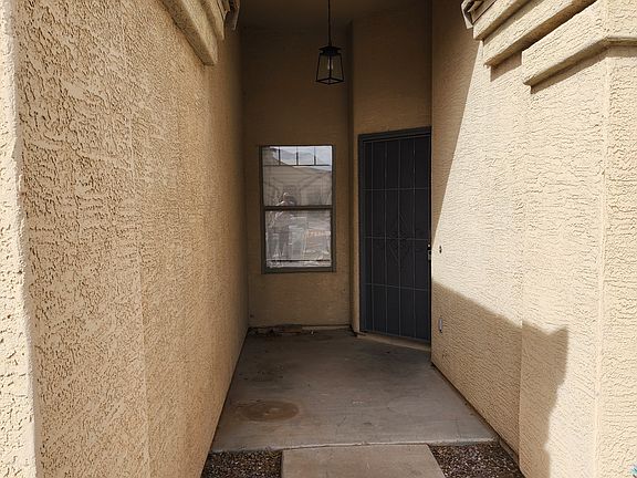 3rd image of 332 W Settlers Trl