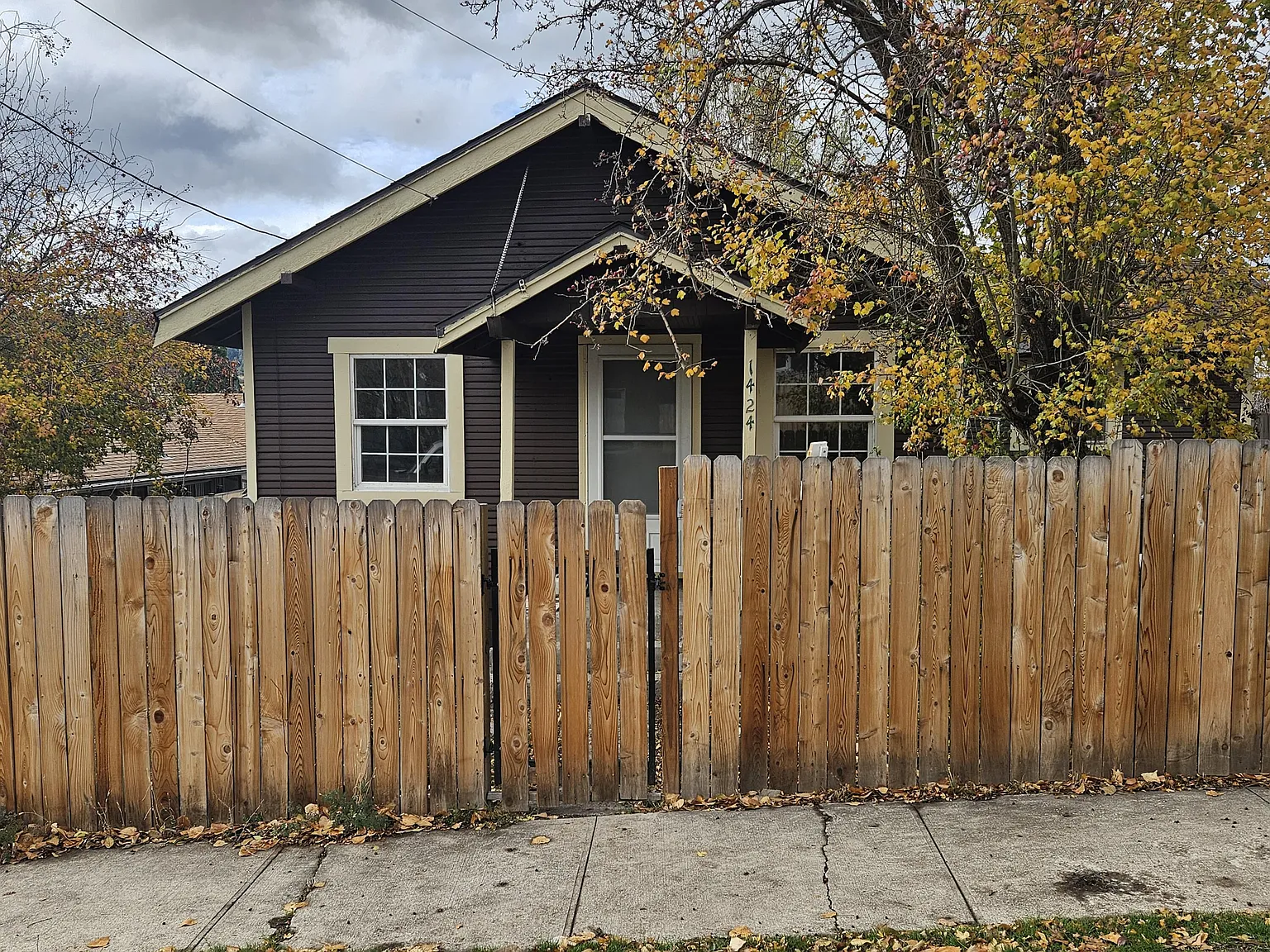 1424 Pleasant Ave photo 1