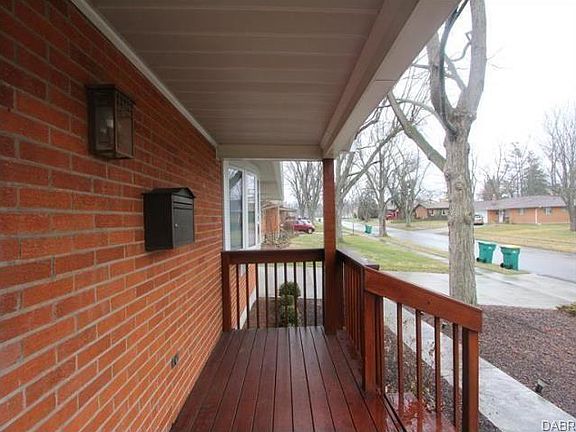3rd image of 3940 Robertann Dr