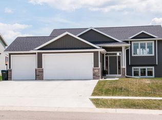917 Towne Dr NE, Byron, MN 55920