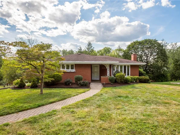 2426 Orchard Dr, Pittsburgh, PA 15241