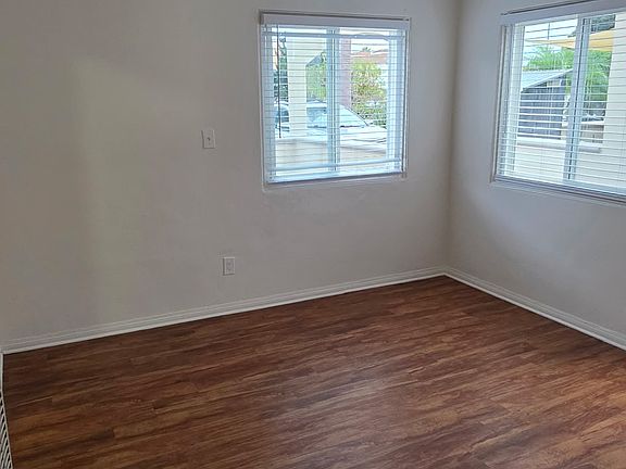 4th image of 886 Agate St