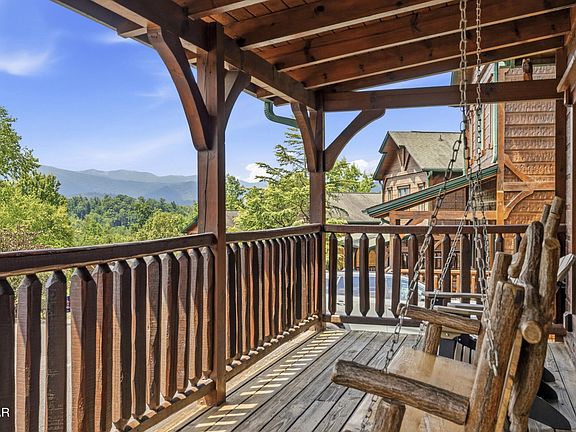 3rd image of 832 Great Smoky Way