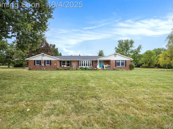 5528 E Holly Rd, Holly, MI 48442