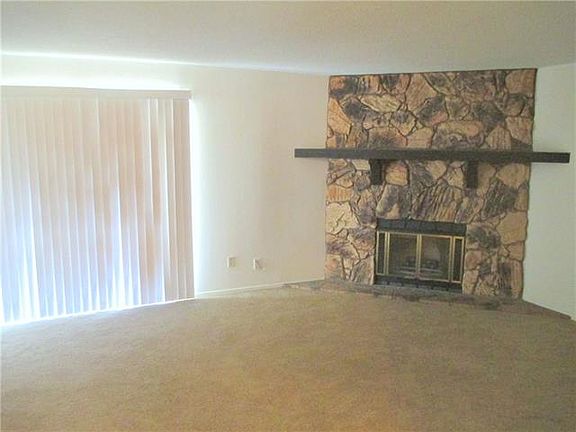 3rd image of 705 McDivitt Dr