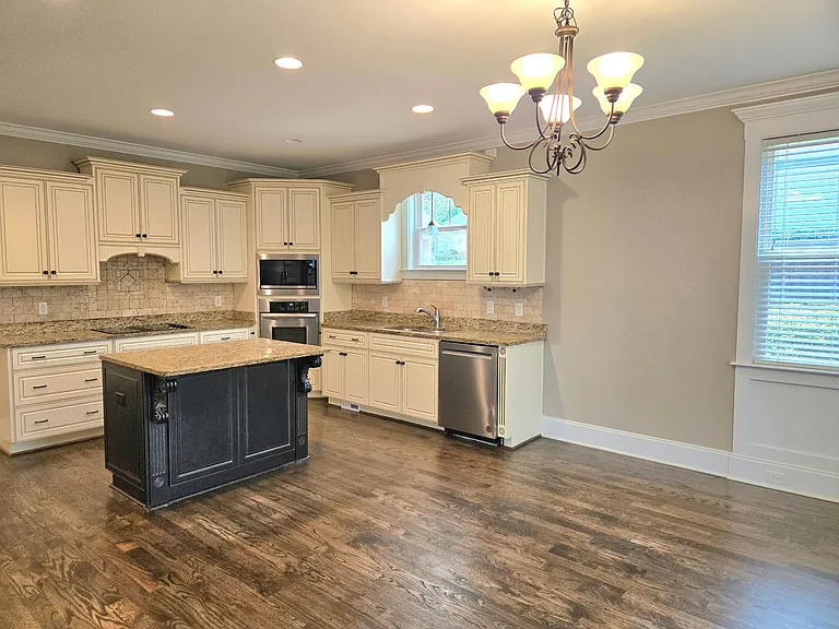 643 Burgamy Pass — Photo 13