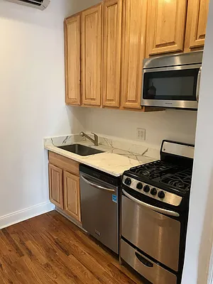 Rented by Flatiron Real Estate Advisors LLC | media 17