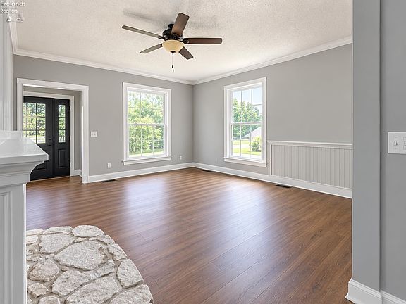5th image of 831 Decatur St