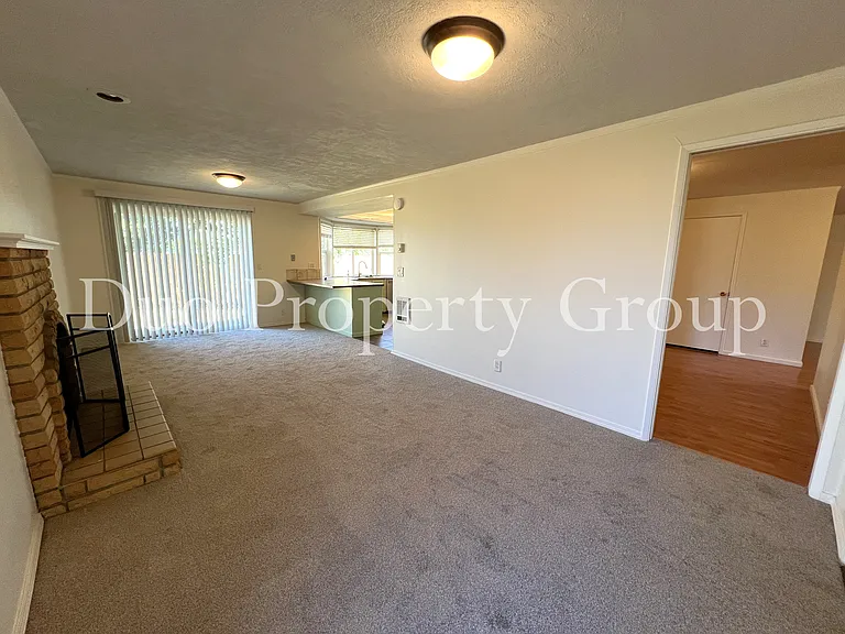 2035 Harvard Dr — Photo 10