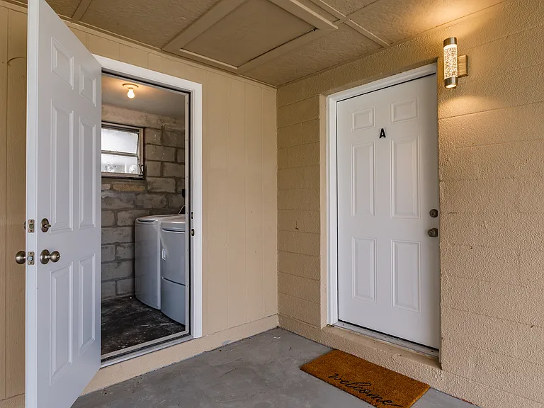1611 Florence Ave #B — Photo 44
