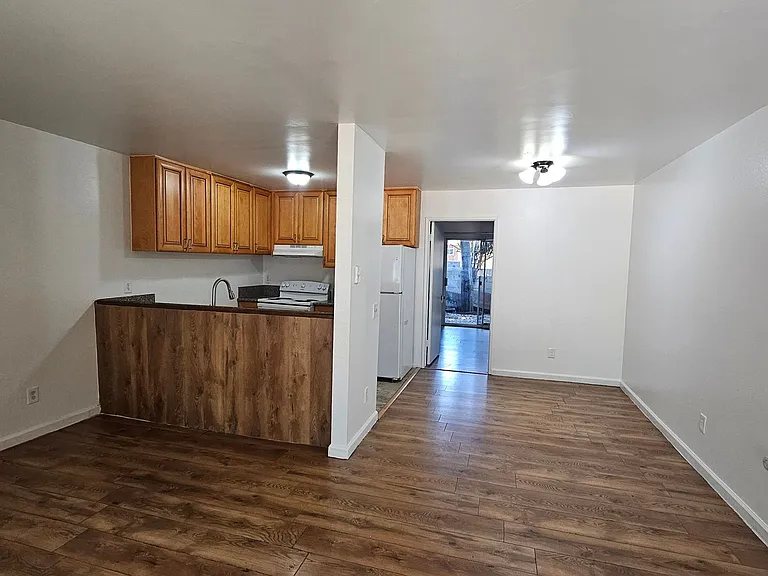 1315-1325 S Maple St — Photo 1