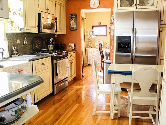 4th image of 15 Attridge Dr