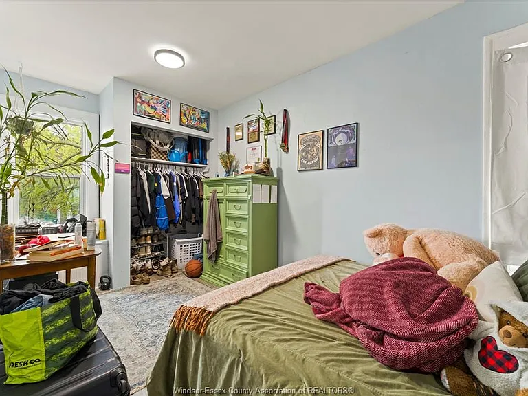 890 Howard Ave — Photo 24