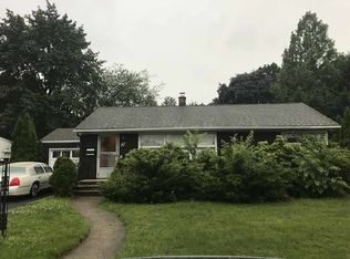 87 Robin Hood Rd, Clifton, NJ 07013