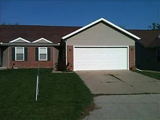 402 Prairie View Ct photo 1