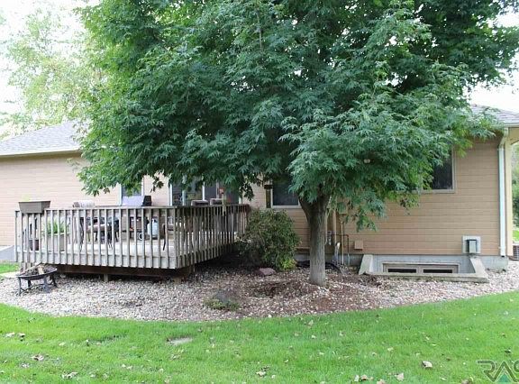 3rd image of 208 W Chapelwood Dr