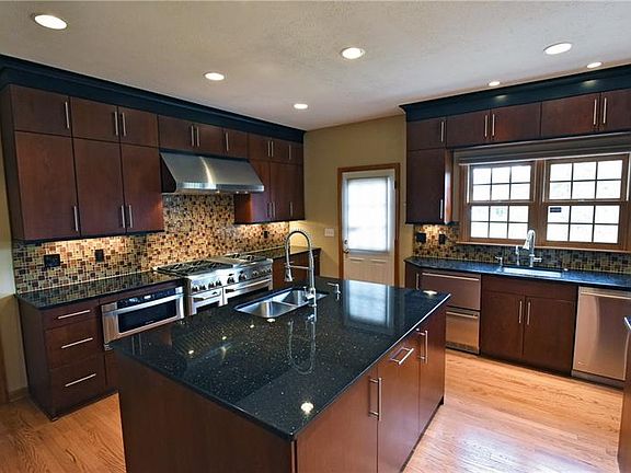 5th image of 212 Lakevue Dr