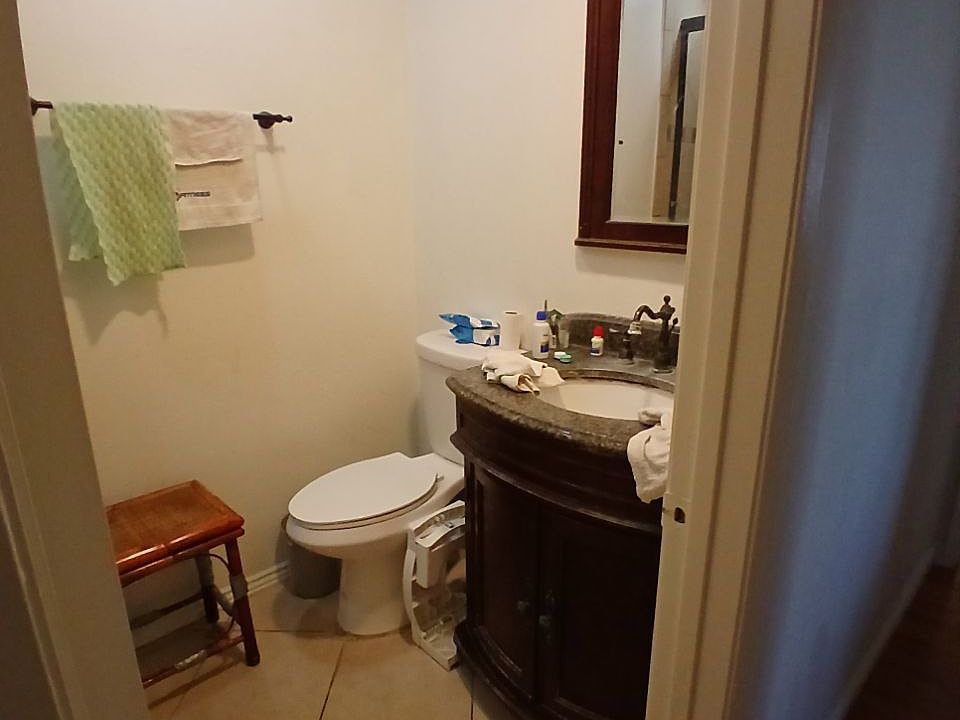 1st image of 1770 W Phillips Dr #1