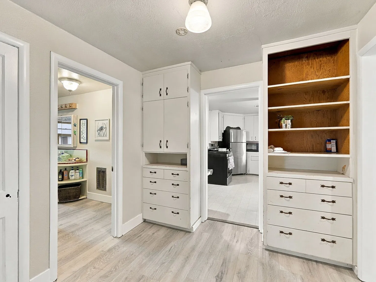 3 bed, 1208 sqft, $3,695 — Photo 4