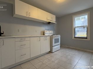 1525 Barton St E #3, Hamilton, ON L8H2X5