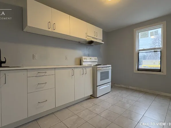 1525 Barton St E #3, Hamilton, ON L8H 2X5