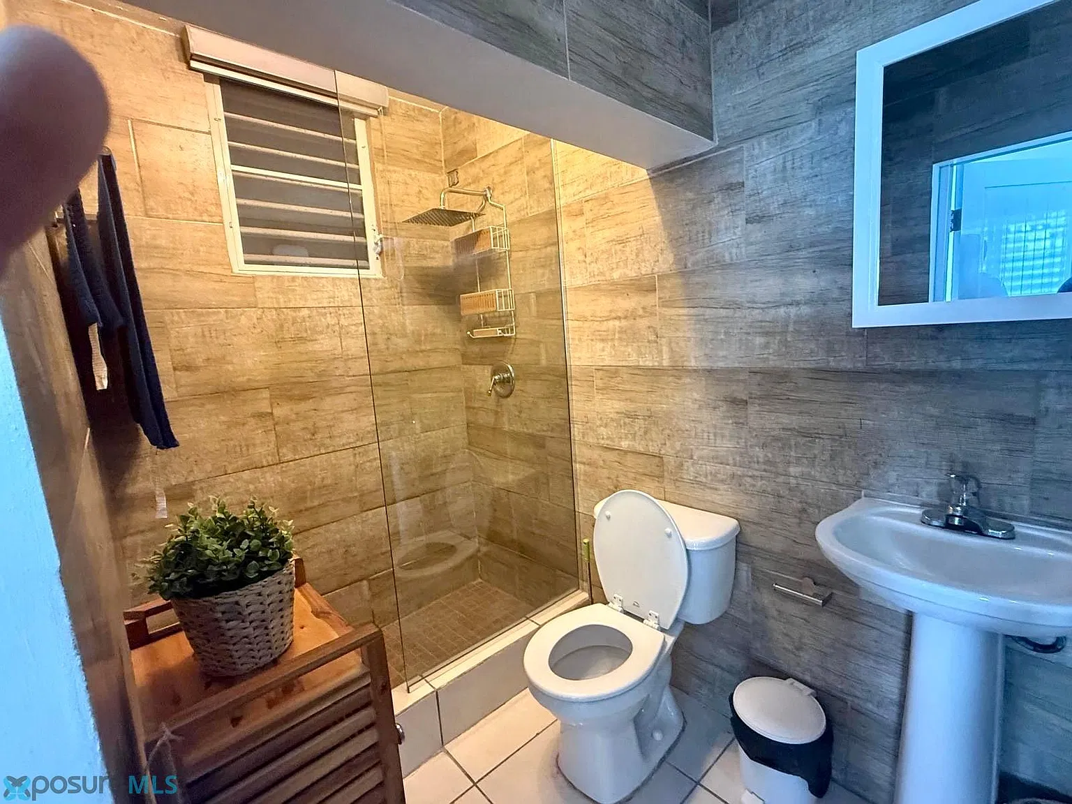 2 bed, 1.0 bath, 900 sqft, $1,800 — Photo 2