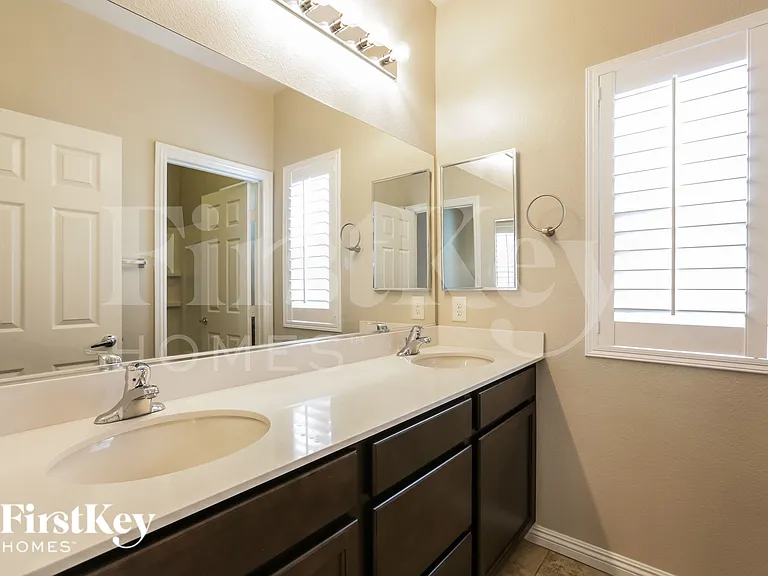 1134 Aubrey Springs Ave — Photo 16