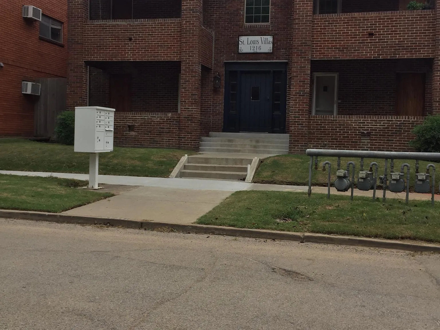 1216 S Saint Louis Ave — Photo 3