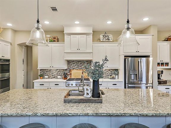 5th image of 613 Teton Dr