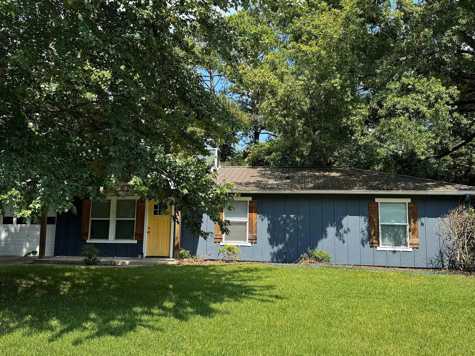 3 bed, 2.0 bath, 1195 sqft, $1,595 — Photo 2