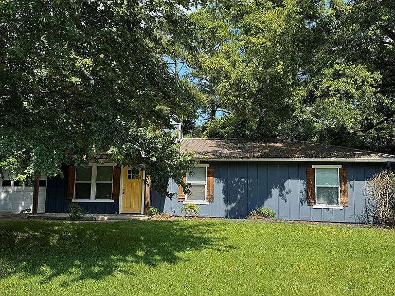 902 Danmann Cir SE — Photo 2