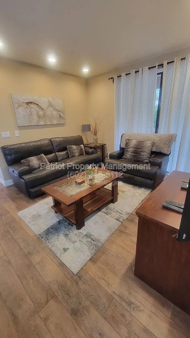 2 bed, 2.0 bath, 969 sqft, $2,300 — Photo 1
