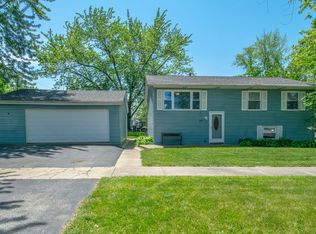 1201 Harbor Dr, Lockport, IL 60441