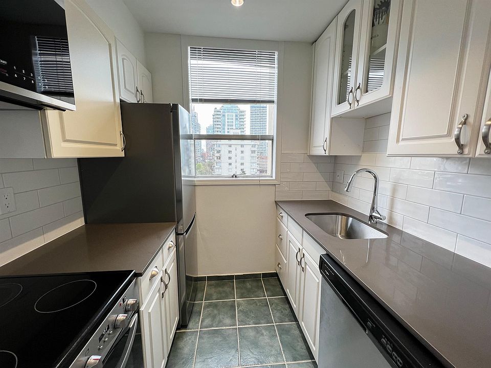 2nd image of 1100 Harwood St #1006
