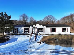 8237 Lambs Rd, Goodells, MI 48027