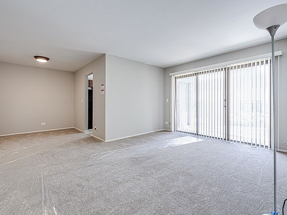 5th image of 321 Maplewood Ct APT D1