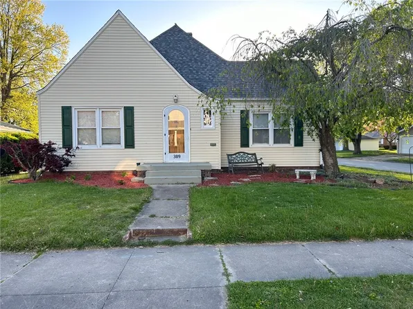 309 NE 4th St, Casey, IL 62420