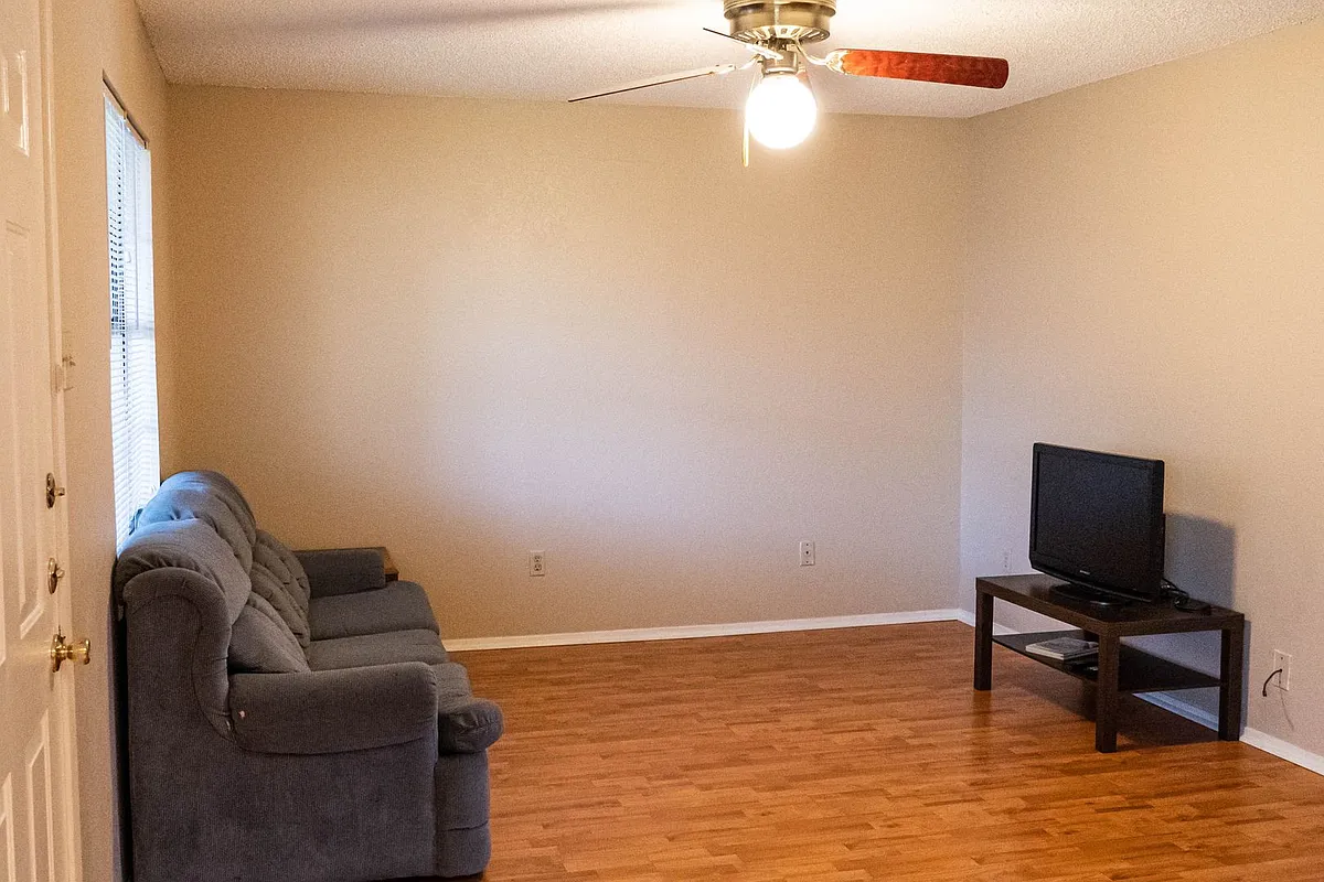 Building Photo - 1214 Baylor Ave #210