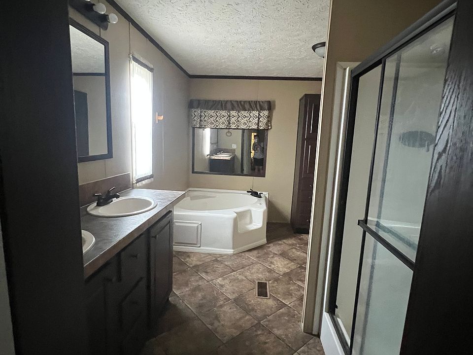 1st image of 105 Minnie Pearl St