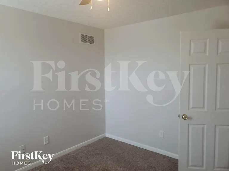 356 Brandon Dr — Photo 13
