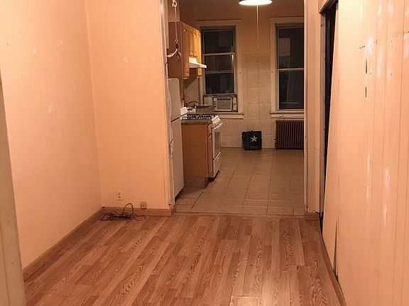 3rd image of 230 Suydam St APT 3L