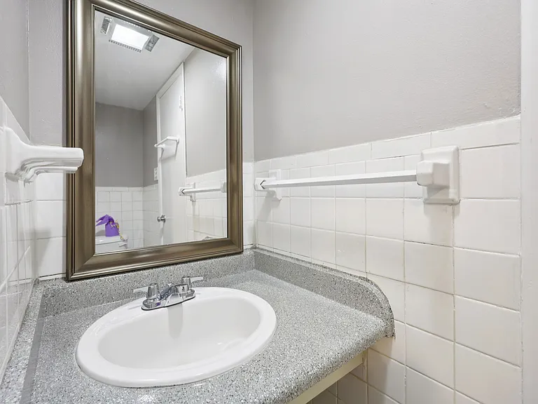 Premier Gardens Apartments — Photo 29