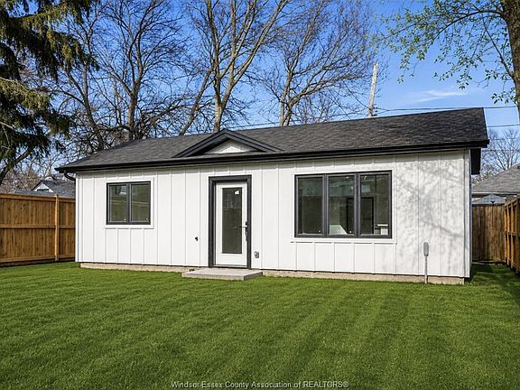 2nd image of 946 Belleperche Pl