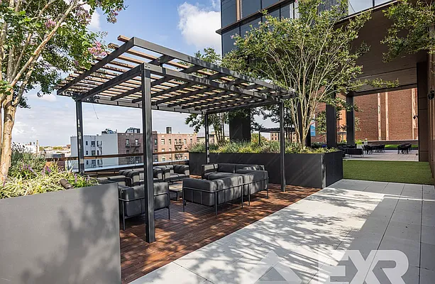 Rented by EXR | media 32