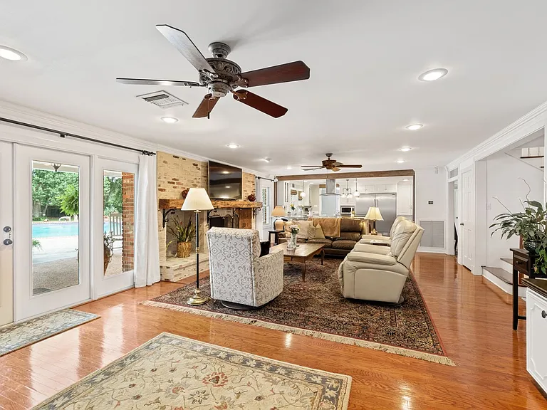 1026 S Morgan Ave — Photo 11