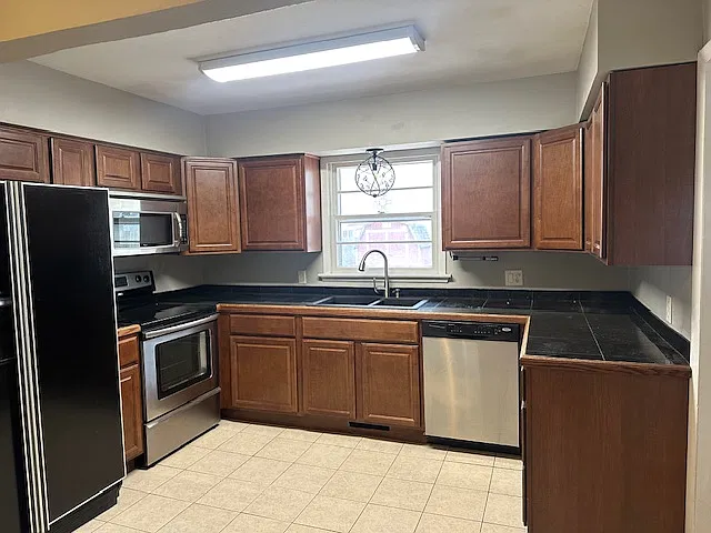 3 bed, 1152 sqft, $1,250 — Photo 3