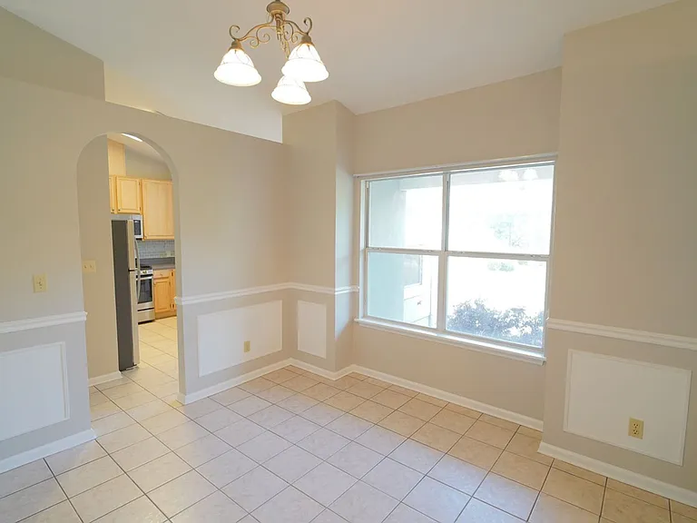 1908 Wagon Wheel Cir E — Photo 11