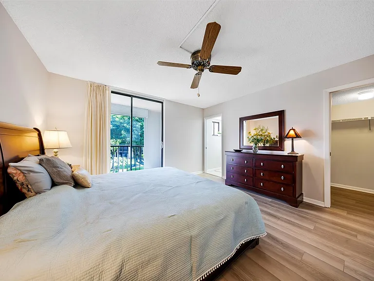 5250 Las Verdes Cir #317 — Photo 14