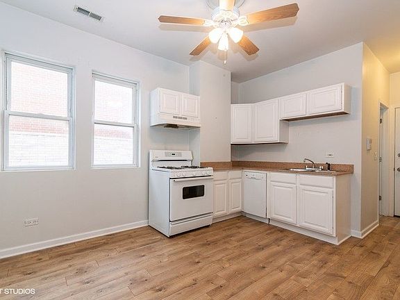 5th image of 912 N Ashland Ave APT 3B